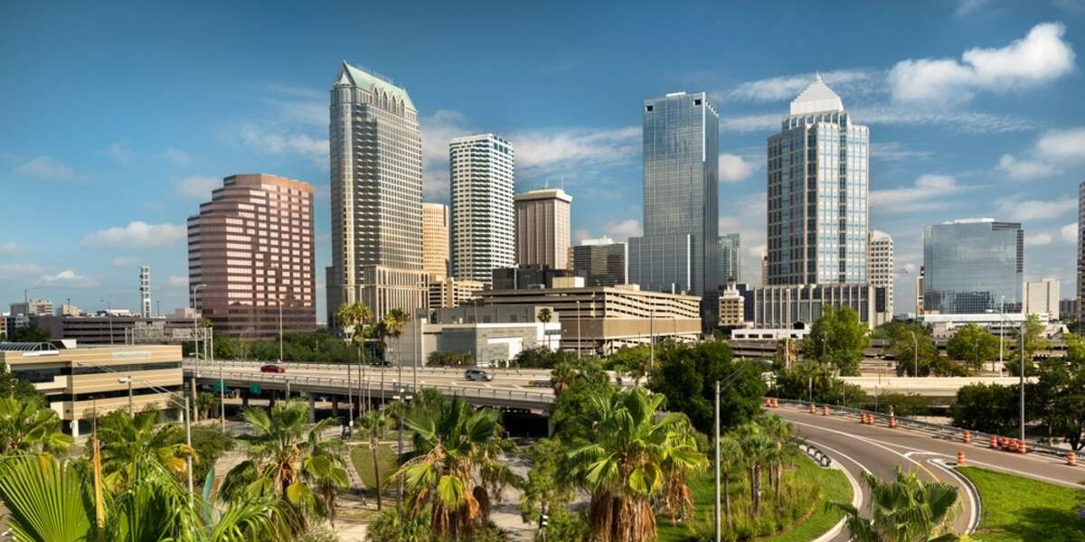 Downtown city skyline view of Tampa Florida - featured_image